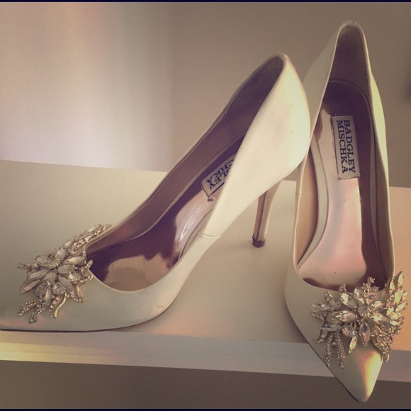 Badgley Mischka Shoes - Very beautiful heels Ivory color